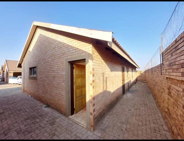 3 BEDROOM COMPLEX FOR SALE IN LOTUS GARDENS